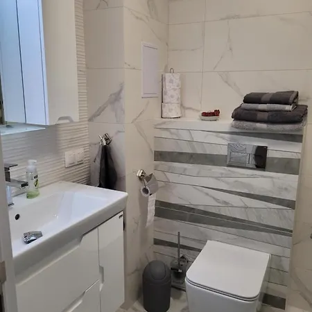 Bayview B32 - 2 Apartament *