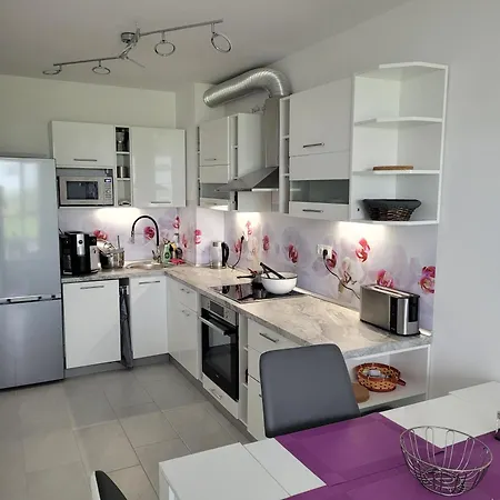 Bayview B32 - 2 Apartament *